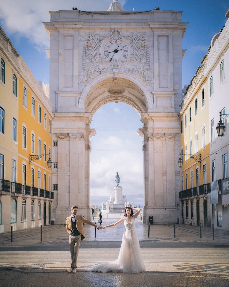 Oksana and Alex — Lisbon destination wedding, romantic city portrait