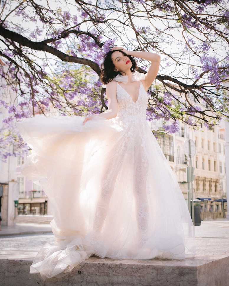 Oksana and Alex — Lisbon wedding portraits, warm Portuguese light