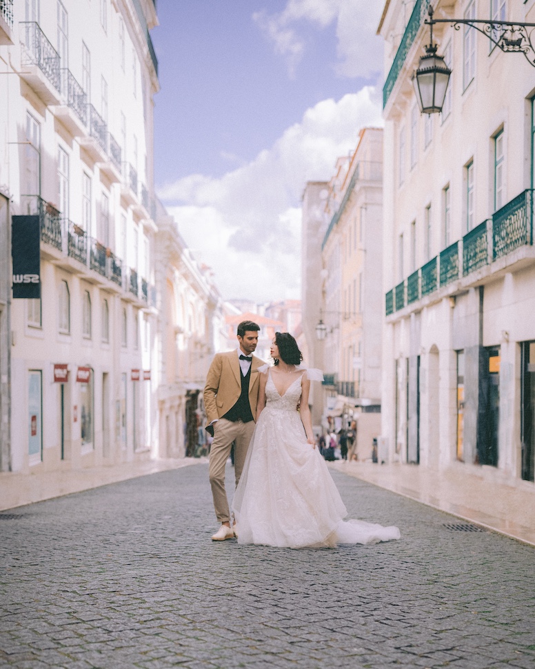 Oksana and Alex — wedding day in Lisbon, cobbled streets