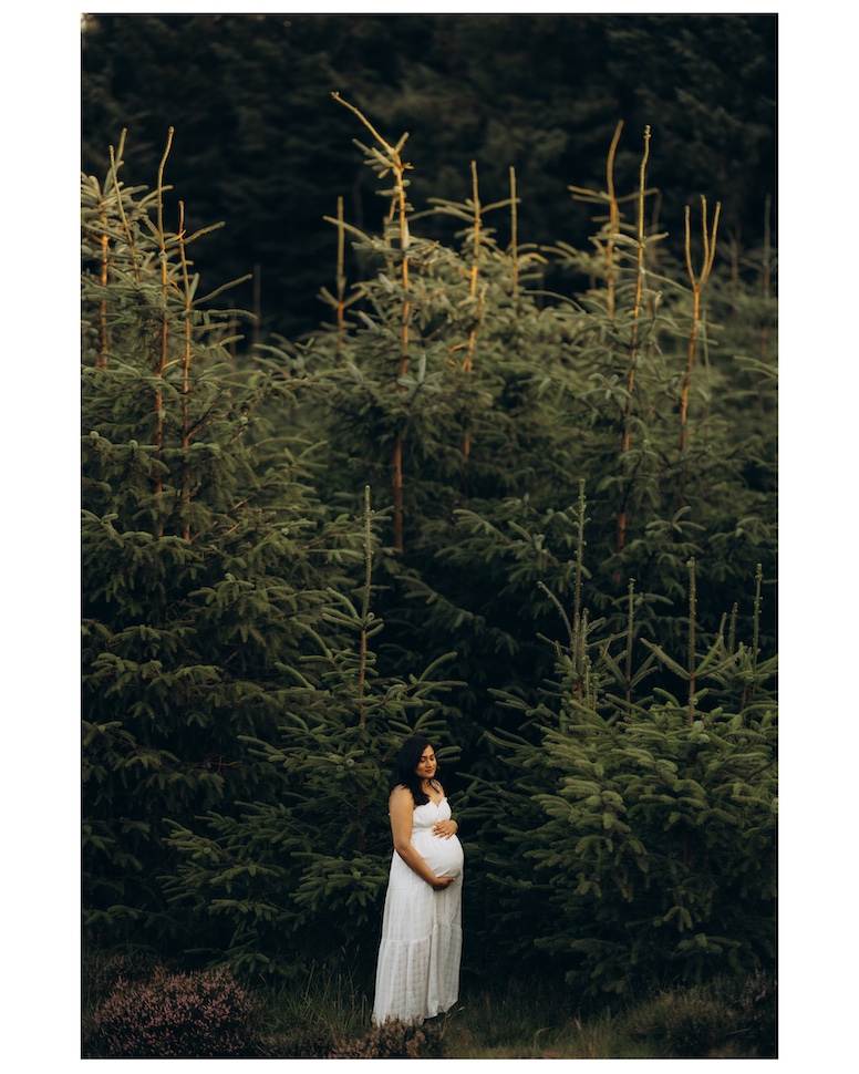 Rachita & Sid — heather hillside expecting, Wicklow Mountains near Guinness Lake
