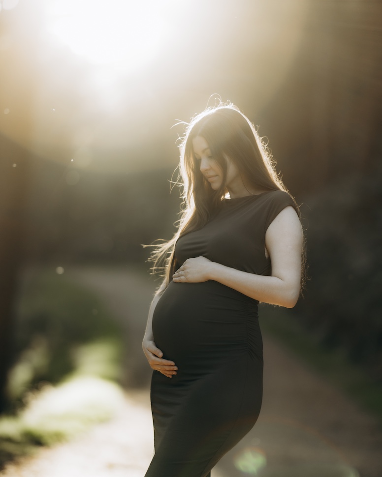 Maternity photography — natural and unhurried